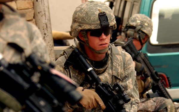 Iraqi Police and 4th ID Soldiers Patrol the Streets of Abu Tshir