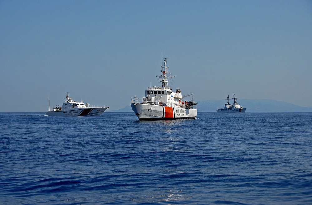 U.S. Coast Guard Cutter Dallas crewmembers, Turkish coast guardsmen train together