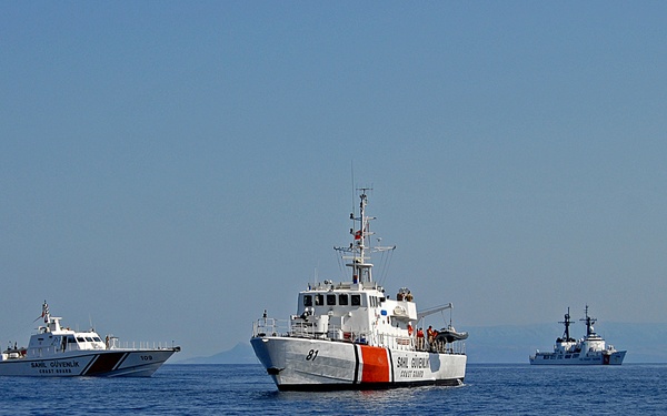 U.S. Coast Guard Cutter Dallas crewmembers, Turkish coast guardsmen train together