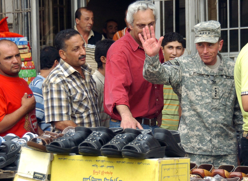 Gen. Petraeus tours Shorja Market with 3-89 Cav. Regt. Soldiers