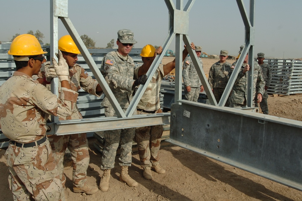 Engineers Train Iraqi Soldiers to Build Bridges