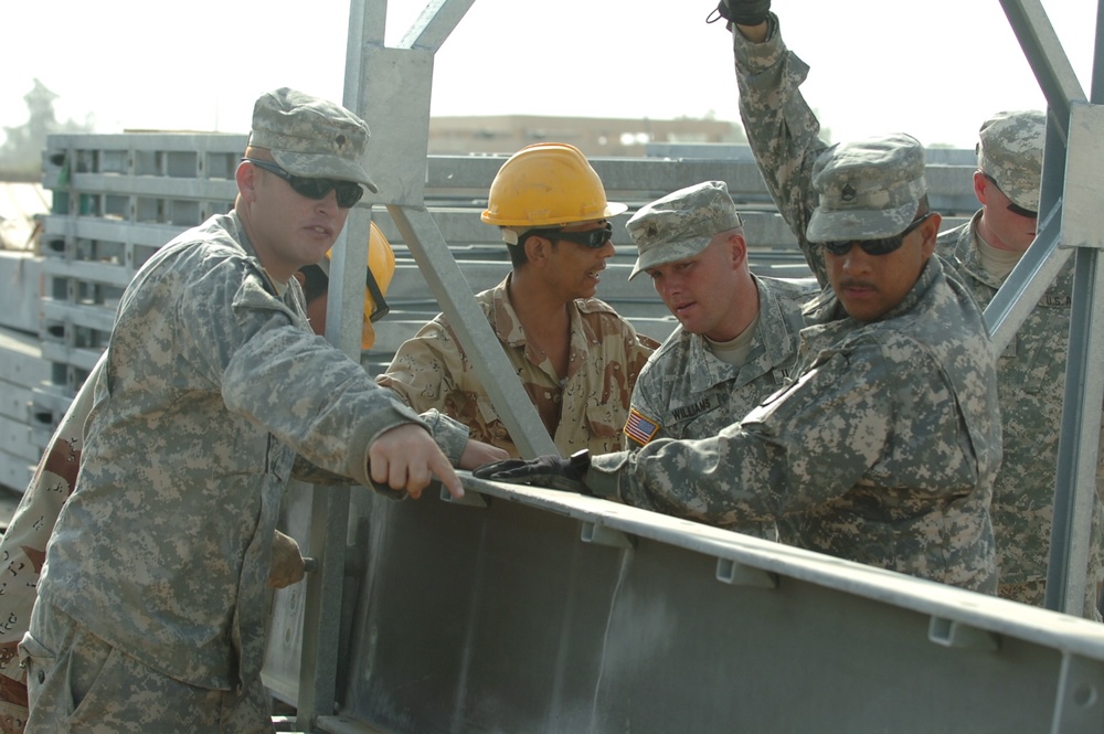 Engineers Train Iraqi Soldiers to Build Bridges