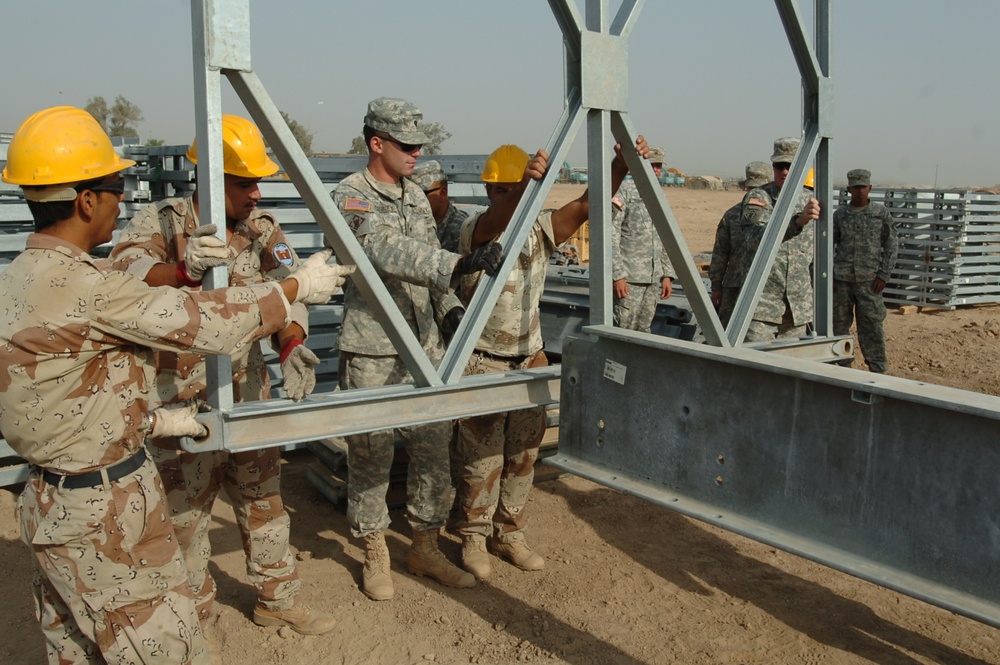 Engineers Train Iraqi Soldiers to Build Bridges