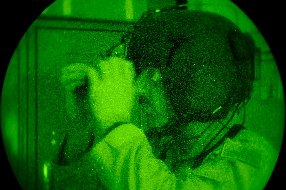 Iraqi and U.S. Air Forces Perform Night Vision Training