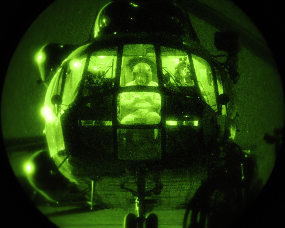 Iraqi and U.S. Air Forces Perform Night Vision Training