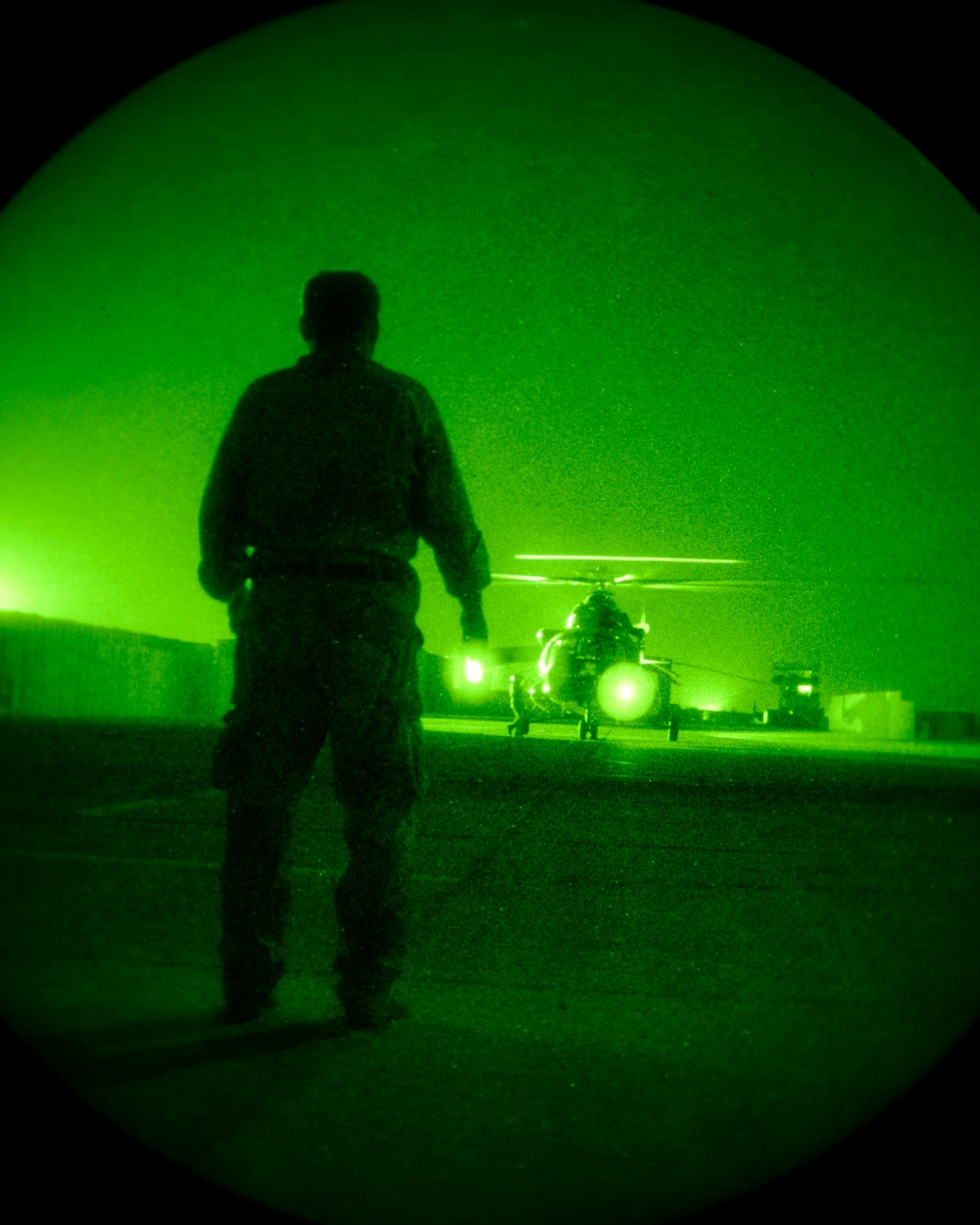 Iraqi and U.S. Air Forces Perform Night Vision Training