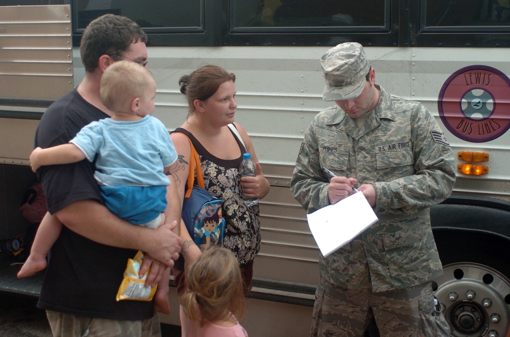 Soldiers Help Hurricane Ike Victims