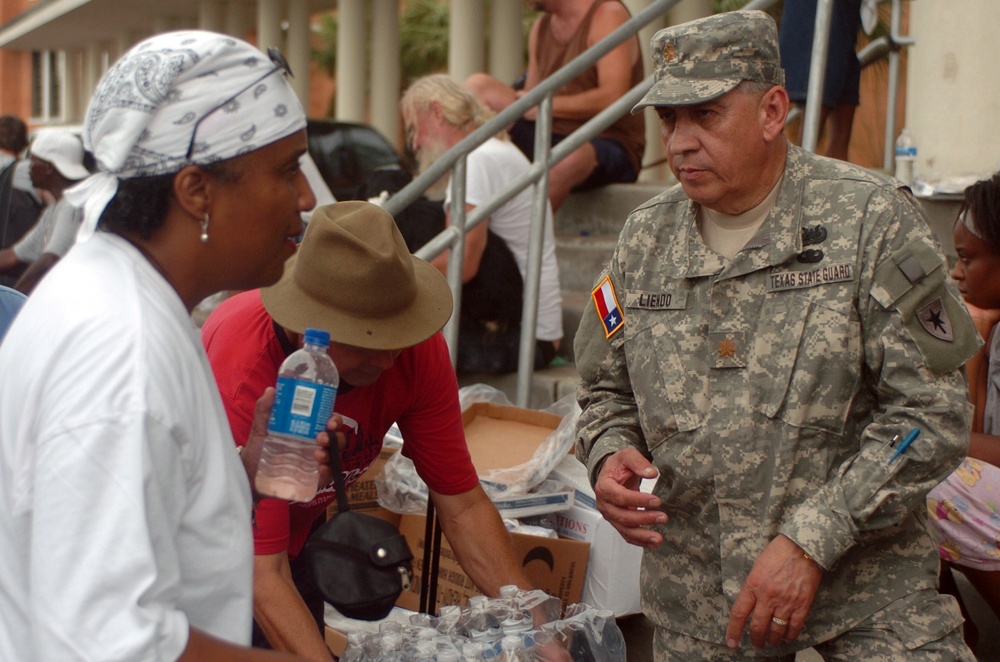 Soldiers Help Hurricane Ike Victims