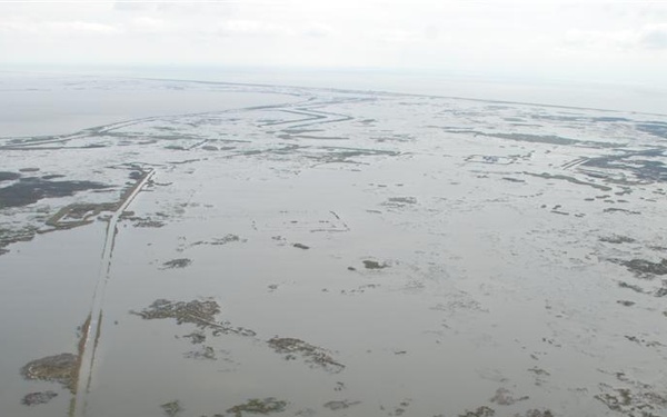 Southwest Louisiana still underwater, Soldiers help citizens at shelters