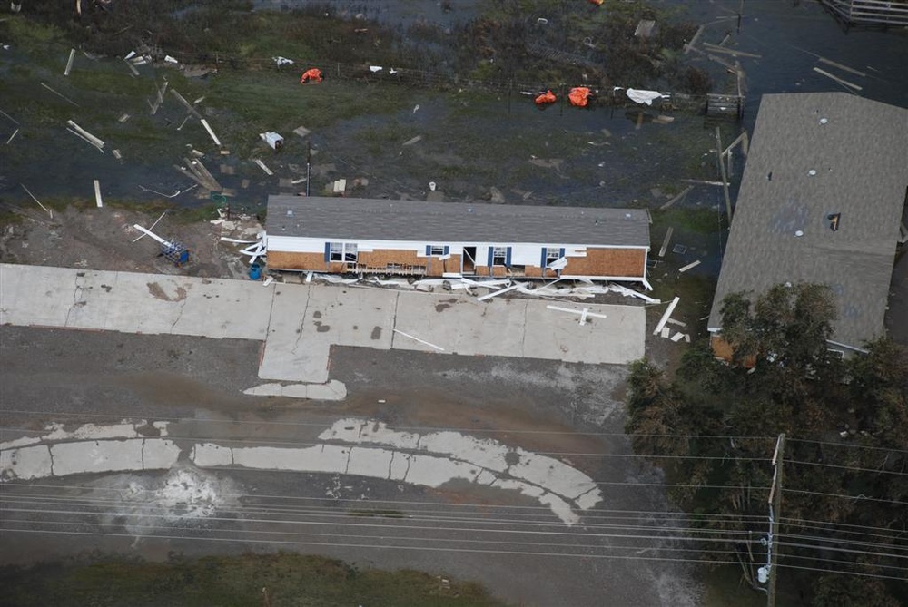 Southwest Louisiana still underwater, Soldiers help citizens at shelters
