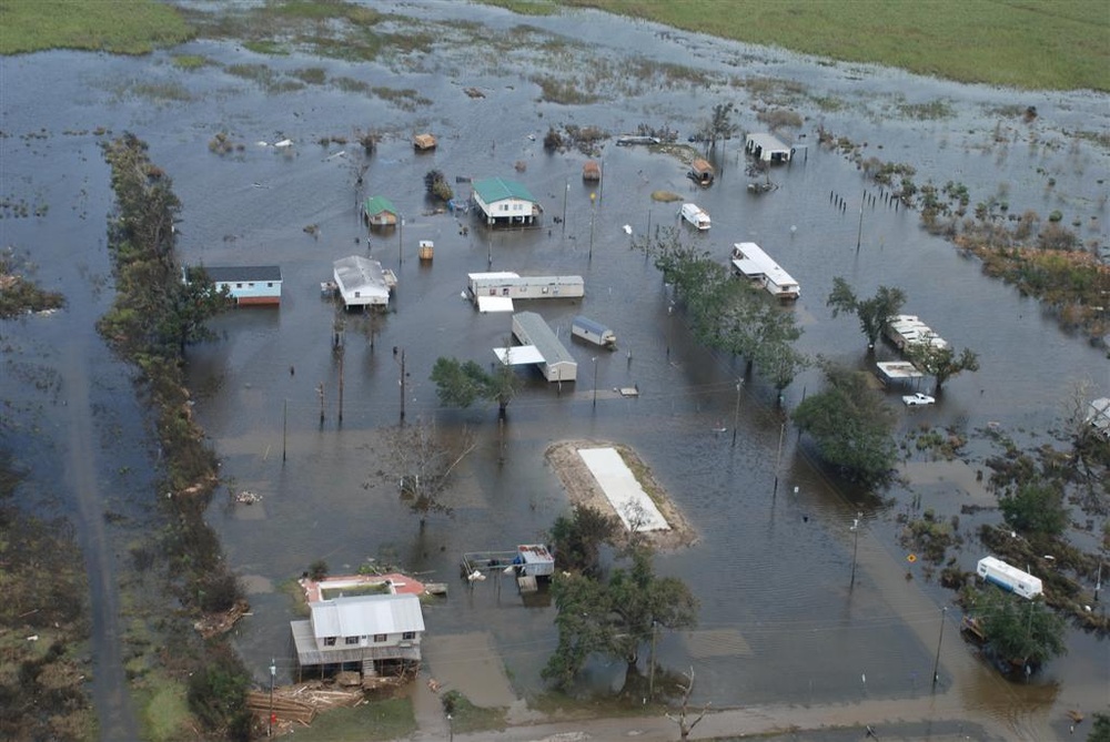 Southwest Louisiana still underwater, Soldiers help citizens at shelters
