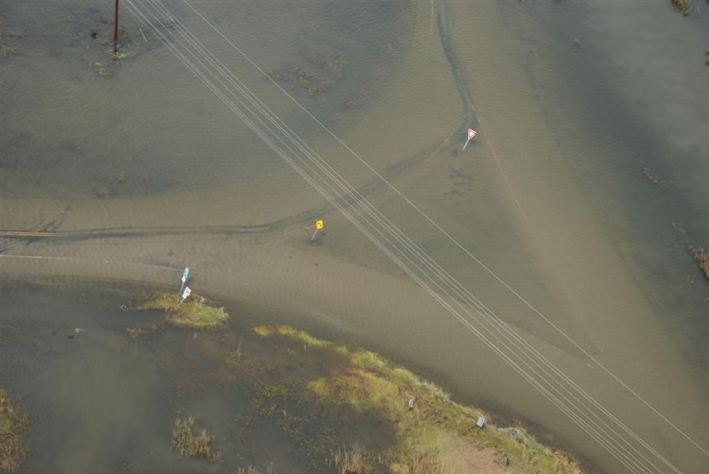 Southwest Louisiana still underwater, Soldiers help citizens at shelters