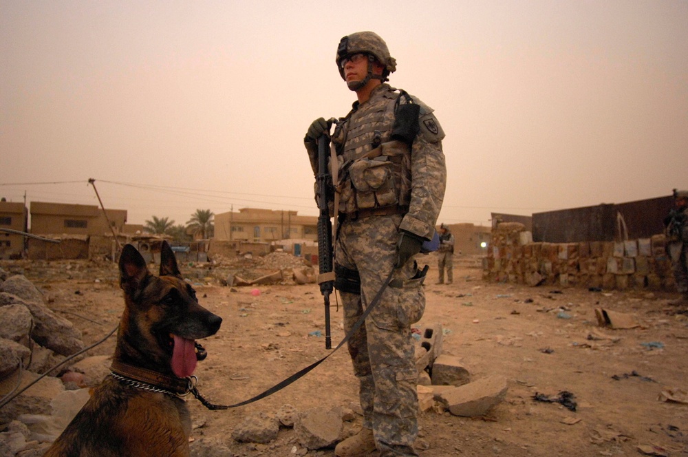 Police, Soldiers Visit Iraqi Civilians