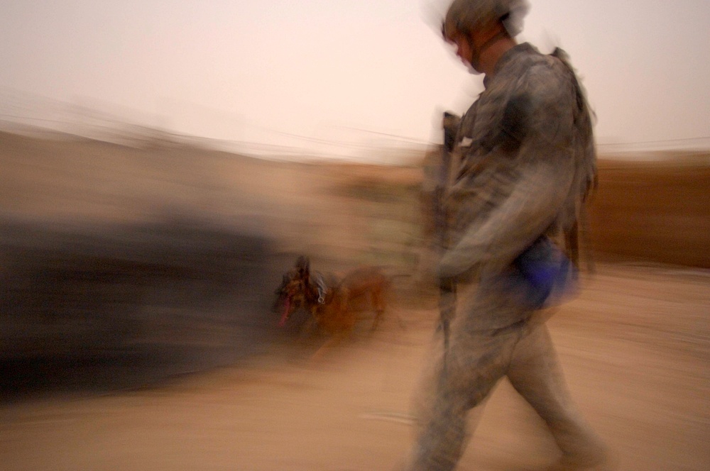 Police, Soldiers Visit Iraqi Civilians