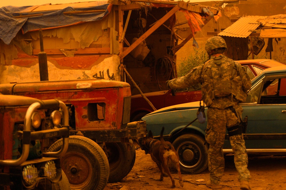 Police, Soldiers Visit Iraqi Civilians