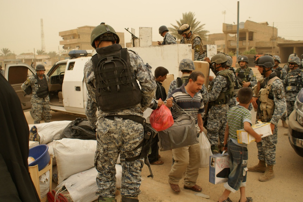 ISF assists resident Iraqi family returning from Syria, resettling in Risalah