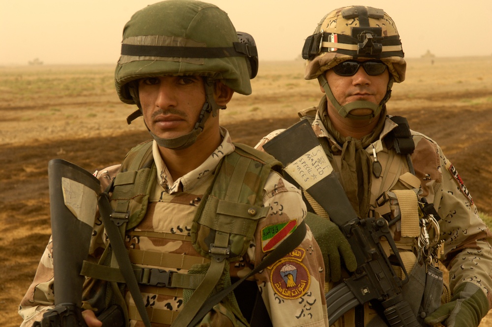 Iraqi and U.S. EOD Teams Conduct UXO Sweep