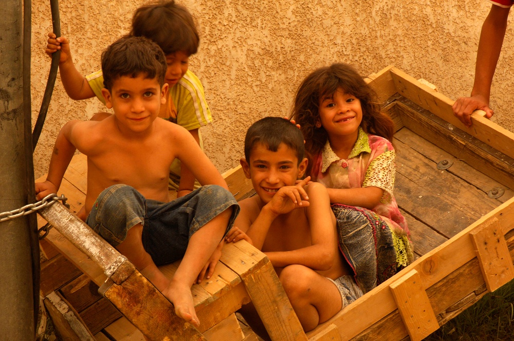 Police, Soldiers Visit Iraqi Civilians