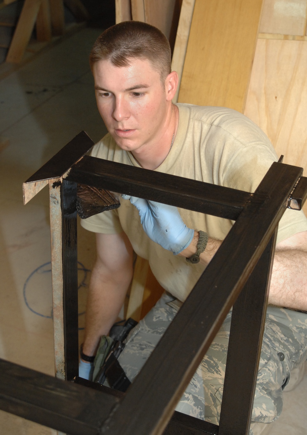 Volunteers Build Desks for Iraqi Children