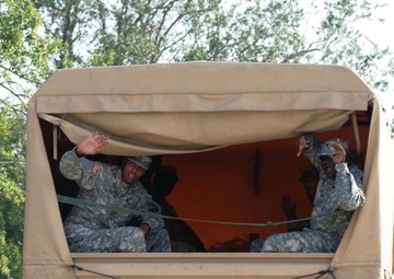 Second-graders High-five Soldiers' Helping Hands