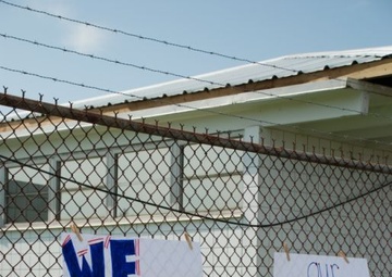 Second-graders High-five Soldiers' Helping Hands