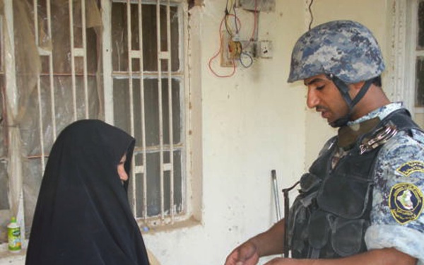 Iraqi National Police target criminals in Hayy Aamel