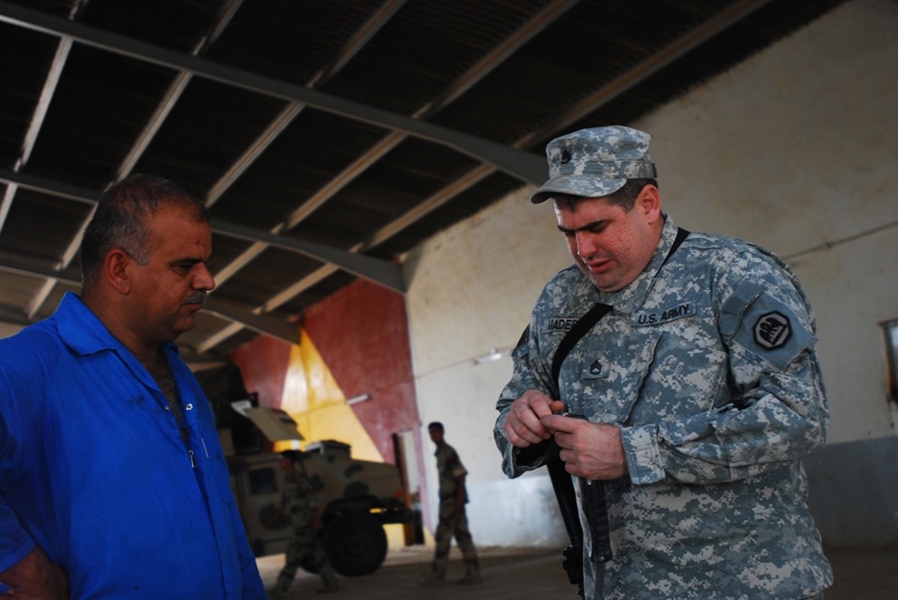 Iraqi Army mechanics display thirst for knowledge