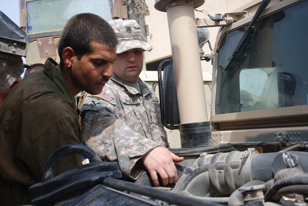 Iraqi Army mechanics display thirst for knowledge