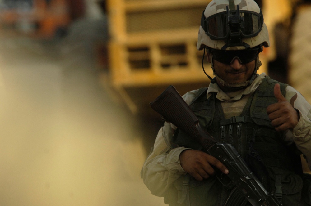 Multi-National Force - Iraq Commander Gen. Odierno Visits Sadr City