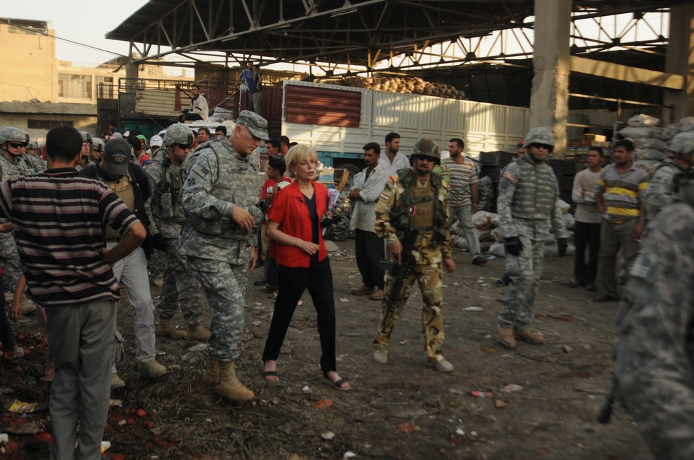 Multi-National Force - Iraq Commander Gen. Odierno Visits Sadr City