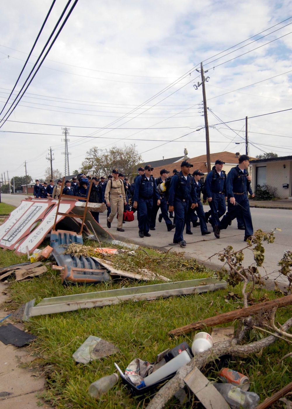 USS Nassau volunteer team arrives in Galveston to provide humanitarian assistance