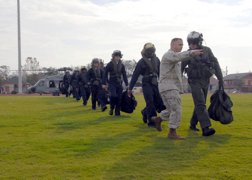 USS Nassau volunteer team arrives in Galveston to provide humanitarian assistance