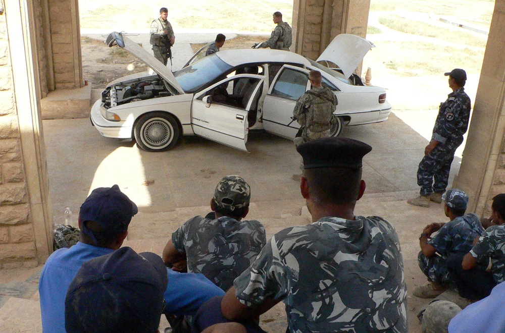 Strykehorse Soldiers Train Iraqi ERU