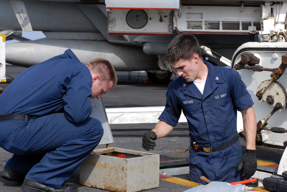 Flight deck maintenance aboard USS Ronald Reagan