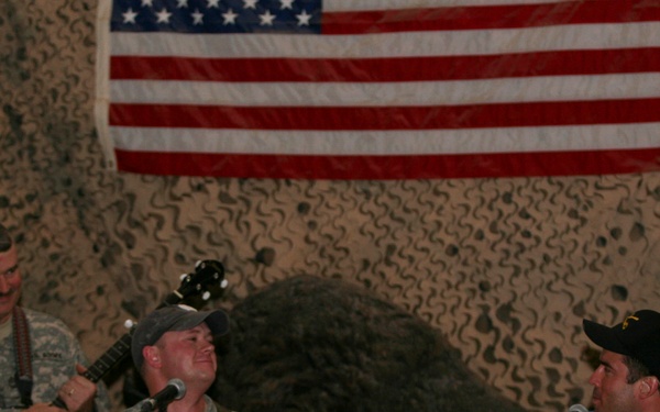 Country singers, 'Gladiator' perform for Soldiers at Joint Security Station Adl