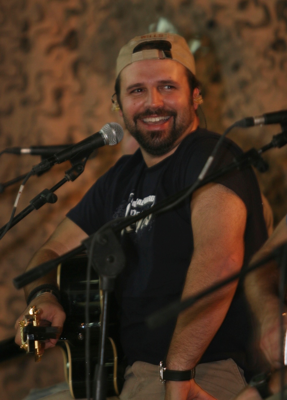 Country singers, 'Gladiator' perform for Soldiers at Joint Security Station Adl