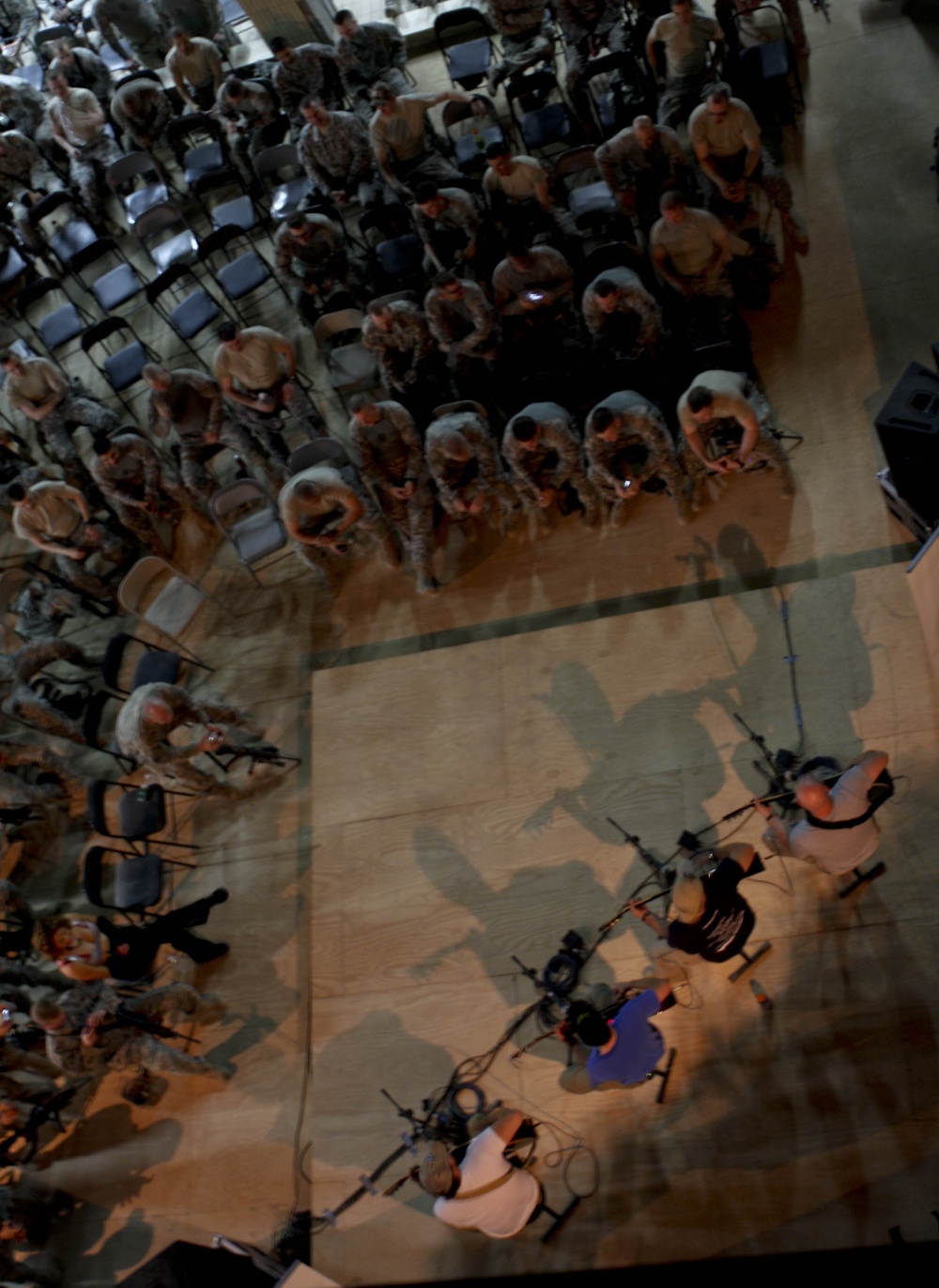Country singers, 'Gladiator' perform for Soldiers at Joint Security Station Adl