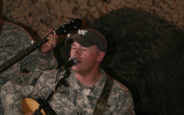Country singers, 'Gladiator' perform for Soldiers at Joint Security Station Adl