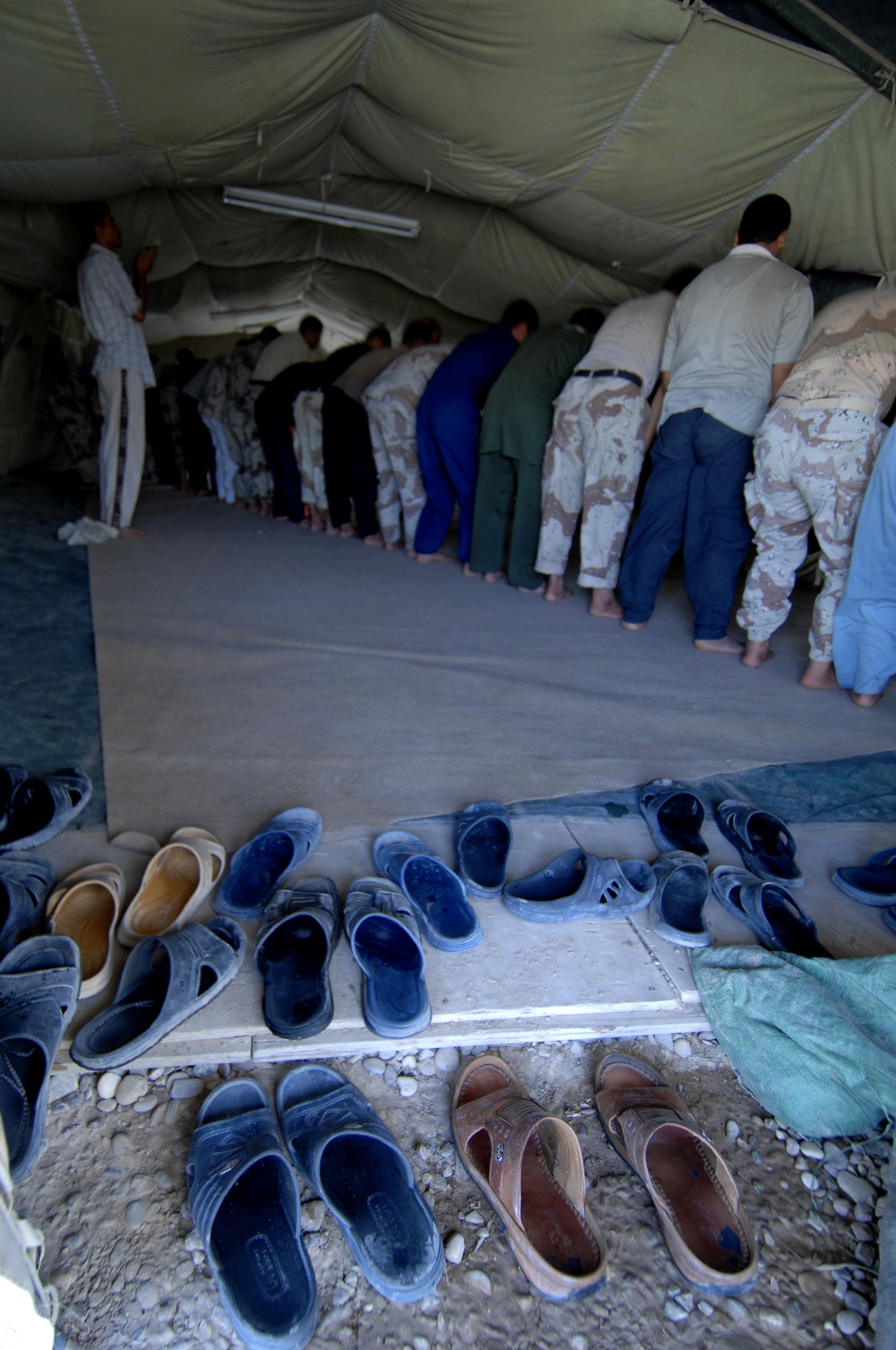 Iraqi Soldiers Observe Ramadan