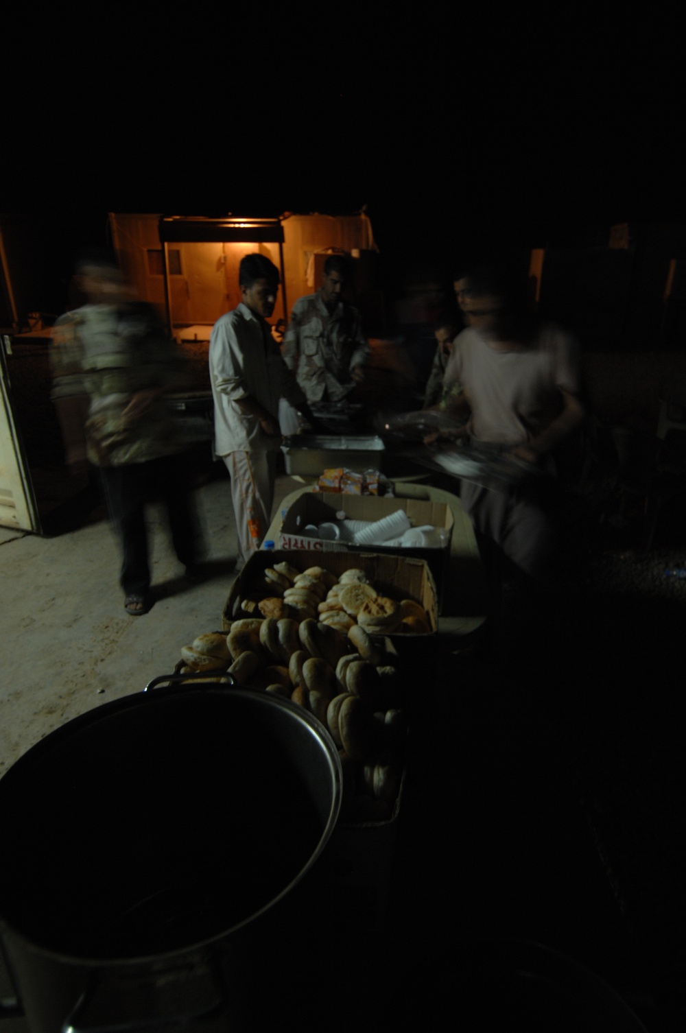 Iraqi Soldiers Observe Ramadan