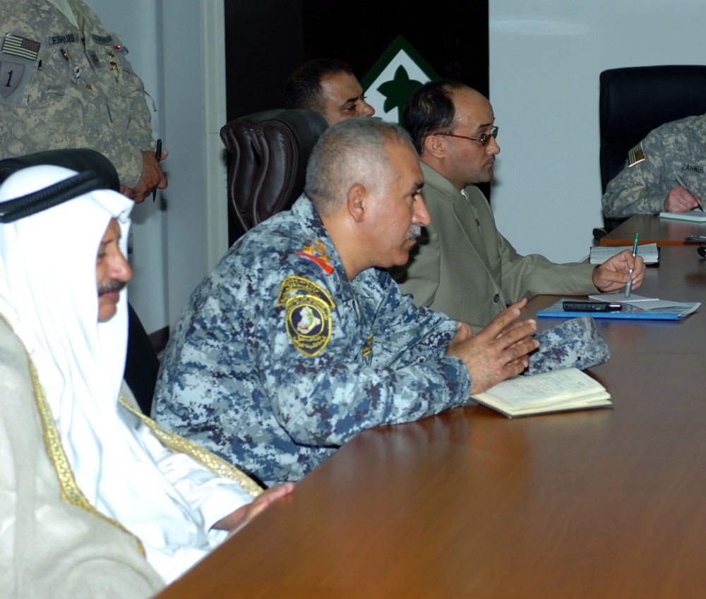 Secretary of Defense visits Iraqi, Multi-National Division - Baghdad leadership