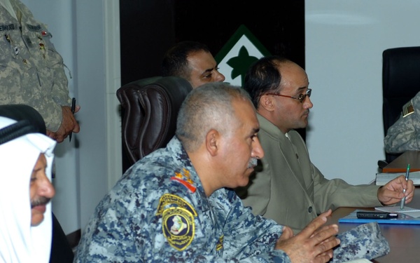 Secretary of Defense visits Iraqi, Multi-National Division - Baghdad leadership