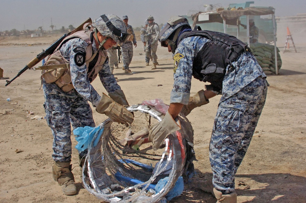 National Police, 2-30th Inf. Regt. Soldiers clear Baghdad streets of concertina wire