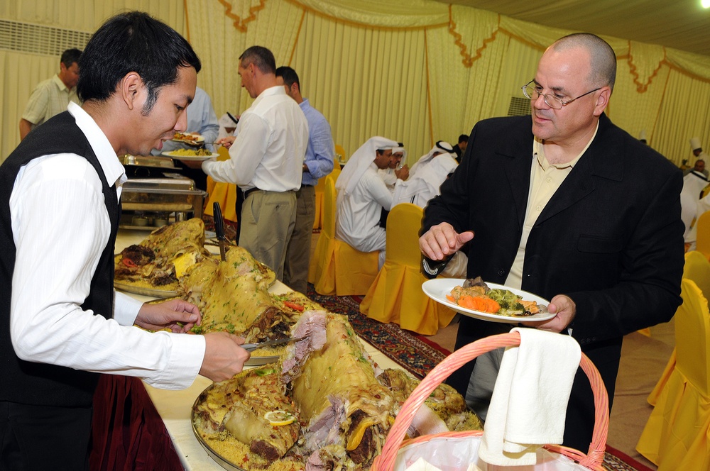 Top Qatar general invites troops to Iftar