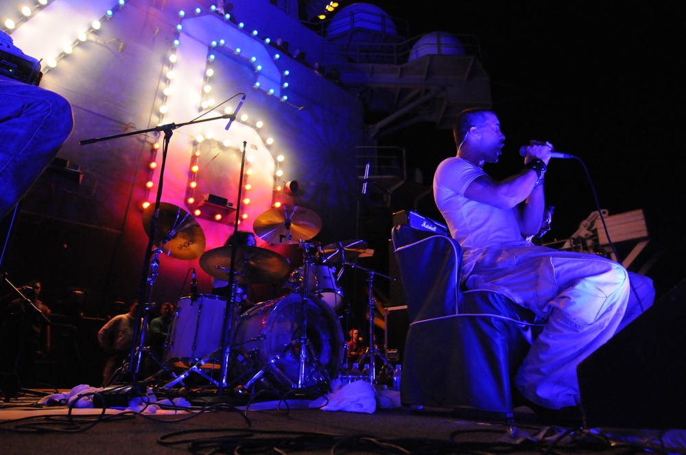 Scott Stapp performs on USS Ronald Reagan