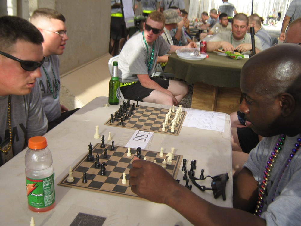 Soldiers relax, enjoy breaks from missions in Iraq