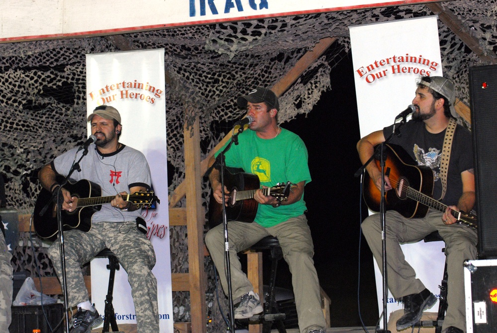 Country tour stops at FOB Delta