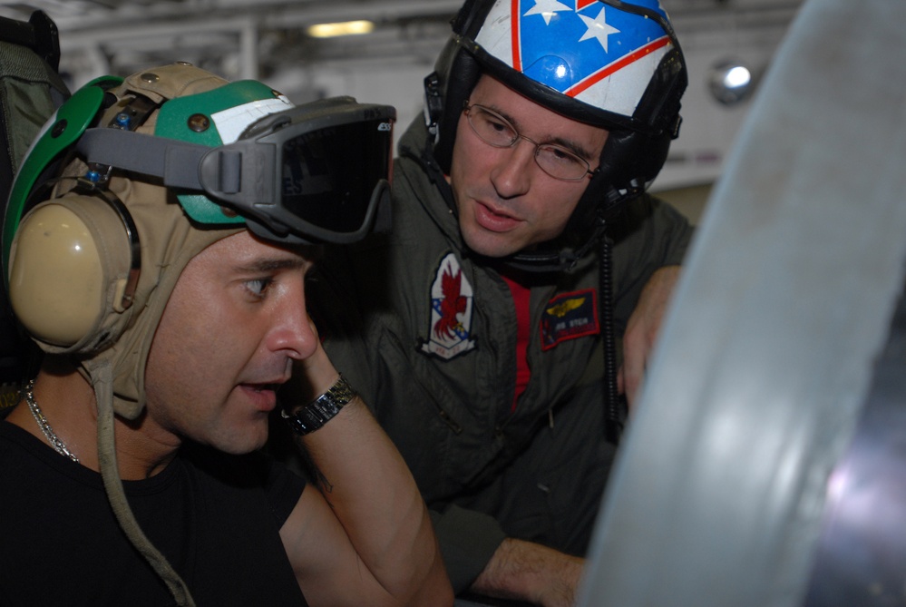 Scott Stapp Performs on USS Ronald Reagan