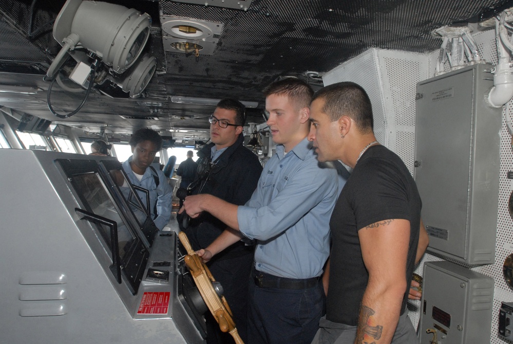 Scott Stapp Performs on USS Ronald Reagan