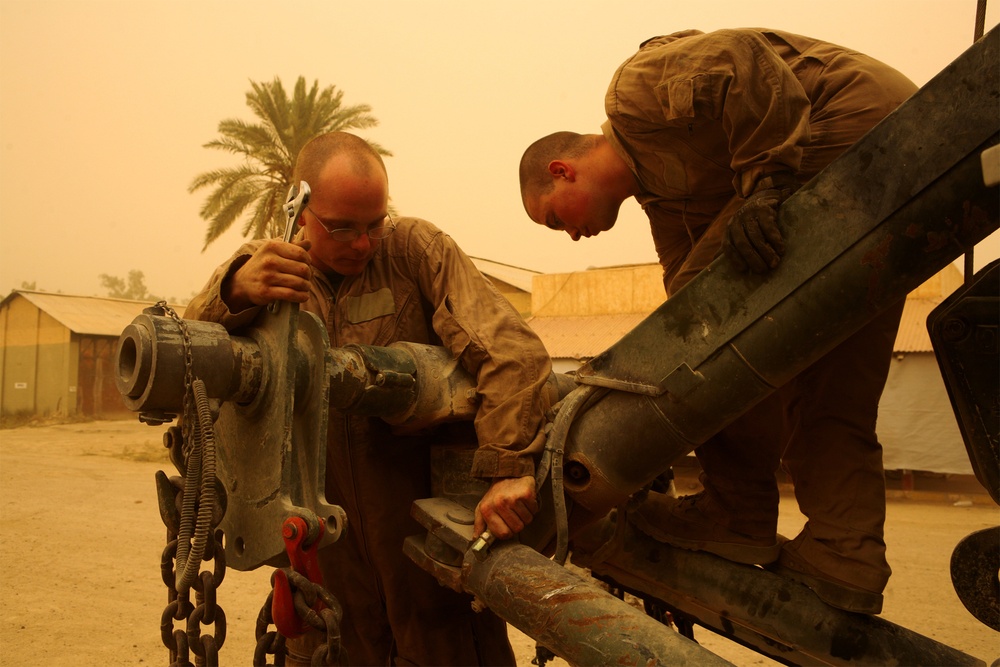 Grinding Gears: Mechanics keep Marines on their wheels